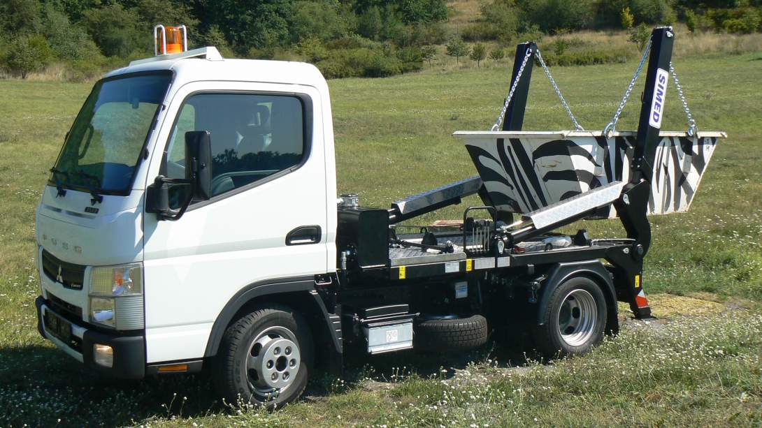 Mitsubishi FUSO - pracovná hydraulika + kontajnerová nadstavba